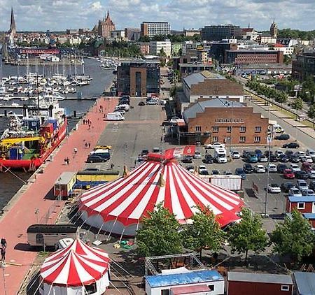 Circus Fantasia Hostel Rostock Buitenkant foto