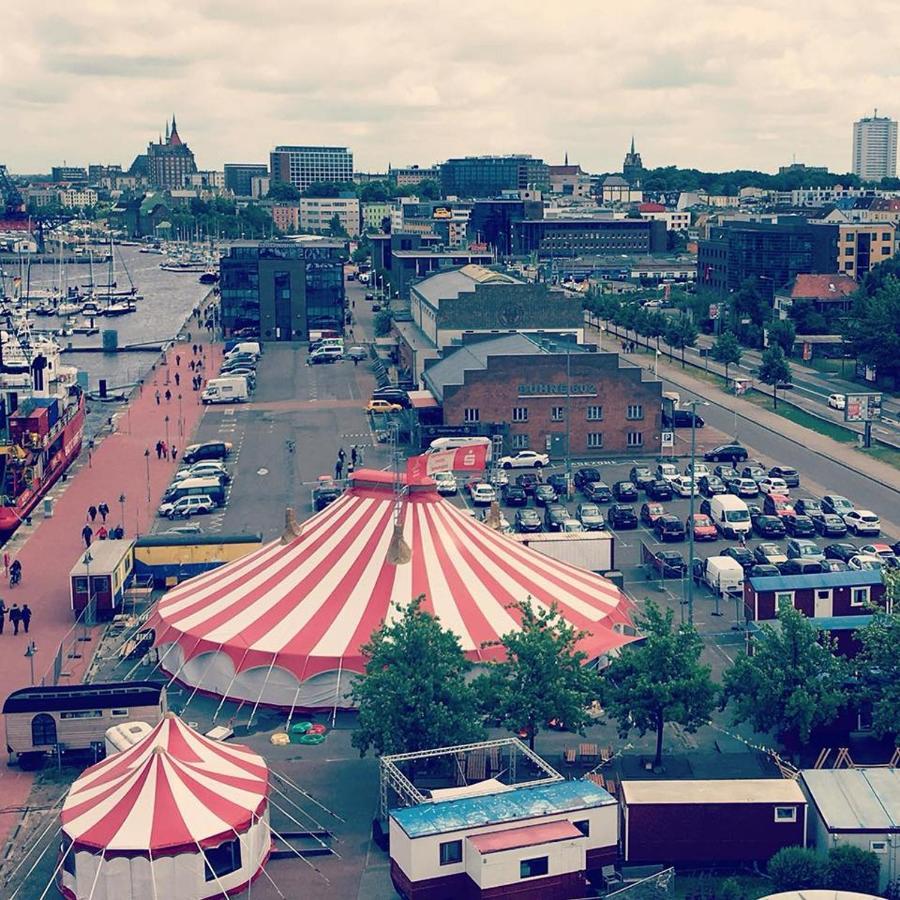 Circus Fantasia Hostel Rostock Buitenkant foto