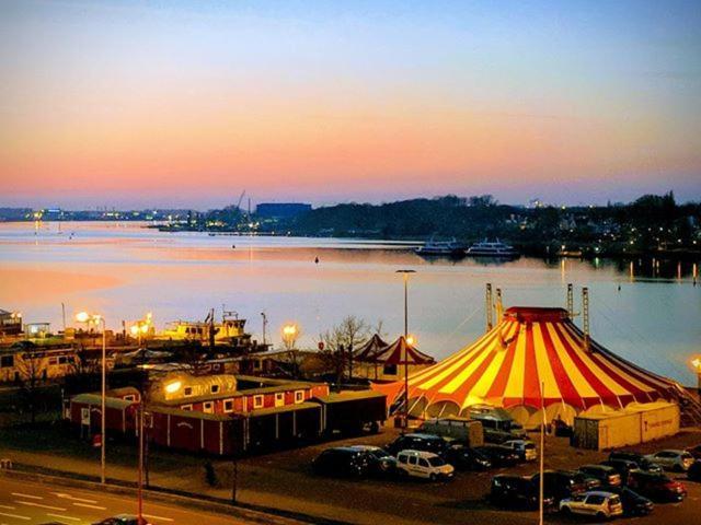 Circus Fantasia Hostel Rostock Buitenkant foto