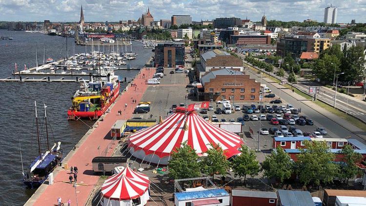 Circus Fantasia Hostel Rostock Buitenkant foto